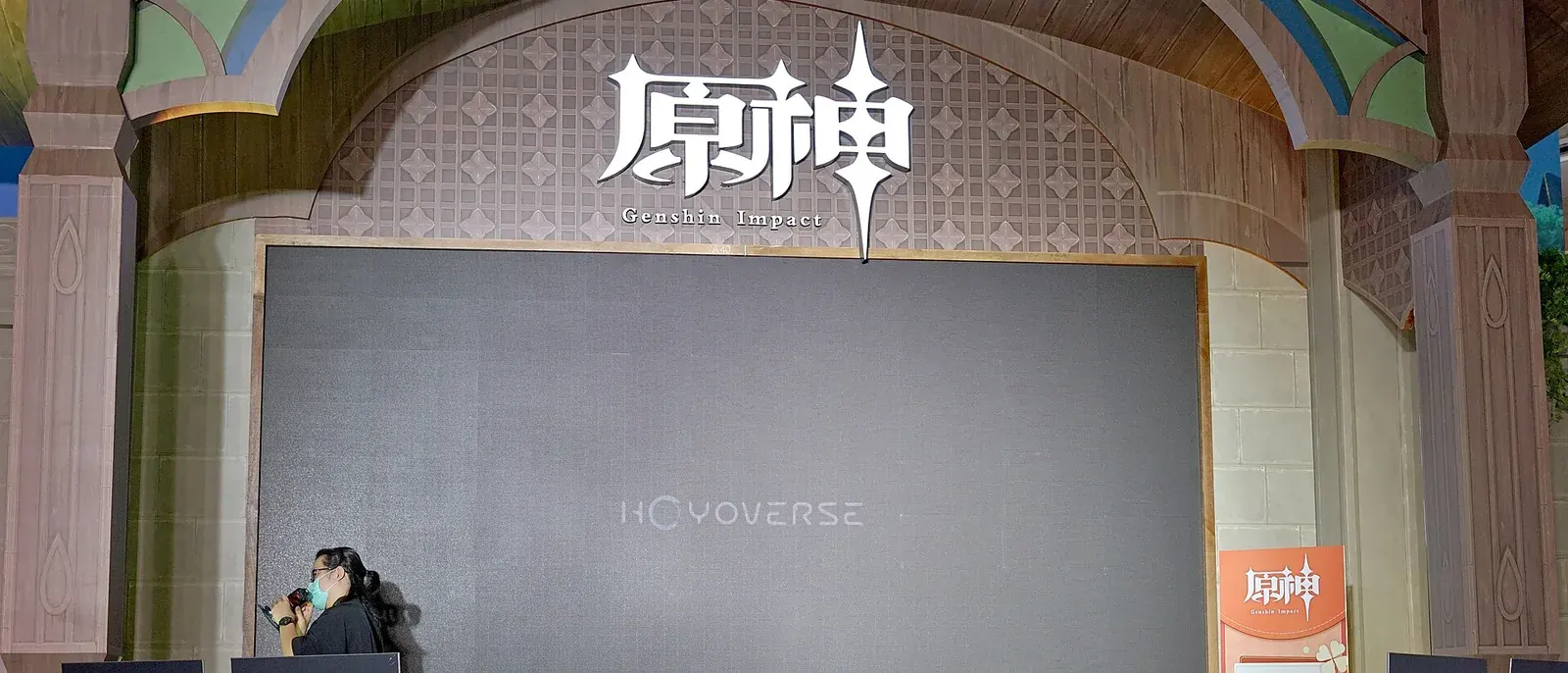 ViewSonic monitors and a male staff on Genshin Impact booth stage